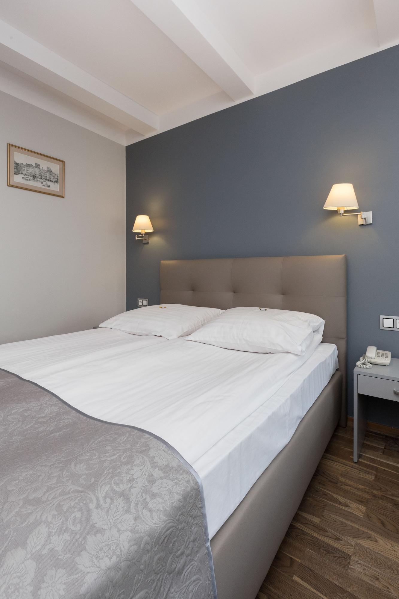 Hotel Floryan Old Town 3*